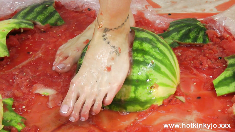 HOTKINKYJO - Watermelon crushing and anal fisting fun
