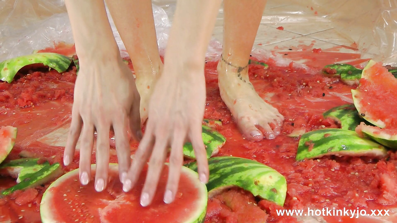 HOTKINKYJO - Watermelon crushing and anal fisting fun