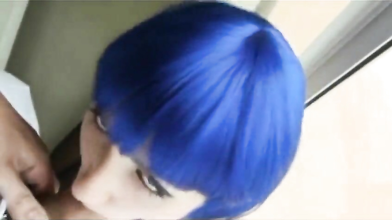 Kinkygate blue hair