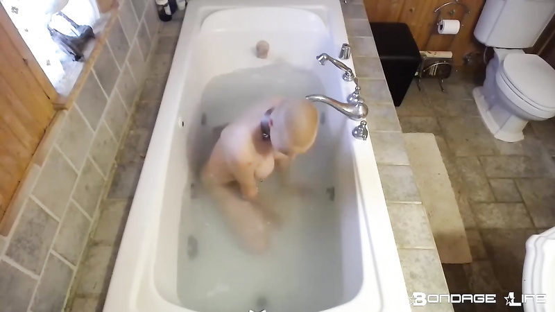 BondageLife	Rachel Greyhound - Dildo Training (Bath Edition)