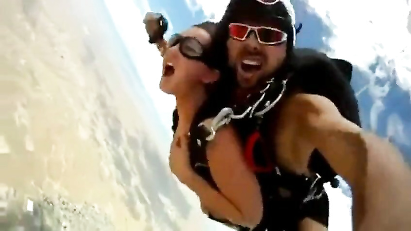 Voodoo - Sex while skydiving