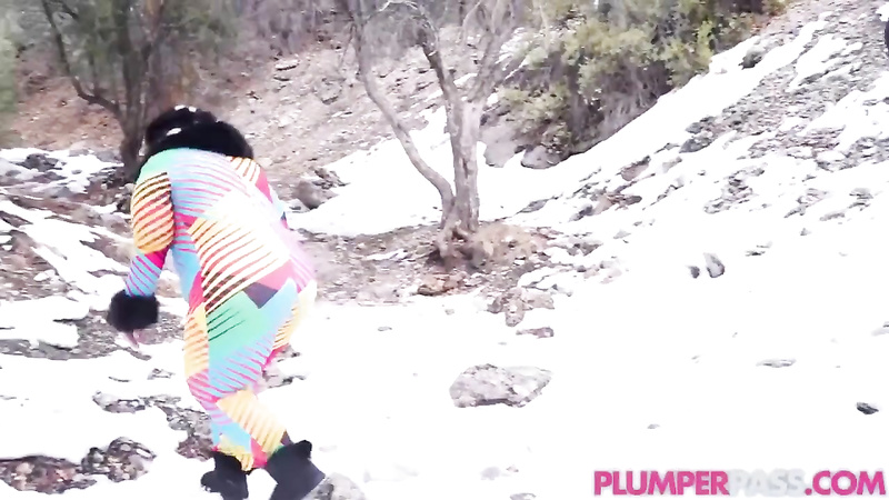 PLUMPERPASS - Tiffany Star - Snow Banging