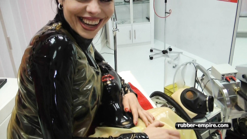 Rubber-Empire - Madame Gillette und Lady Ashley - Extremly Tubed 1