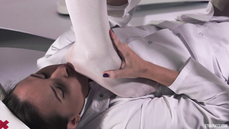 STRAPLEZZ - Foot fetish dildo nurses