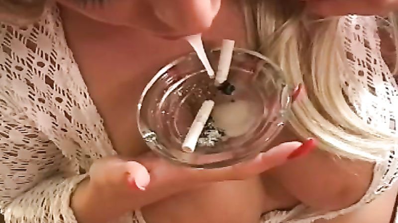 Smoking Slut Layla Jade Has An Oral Fixation