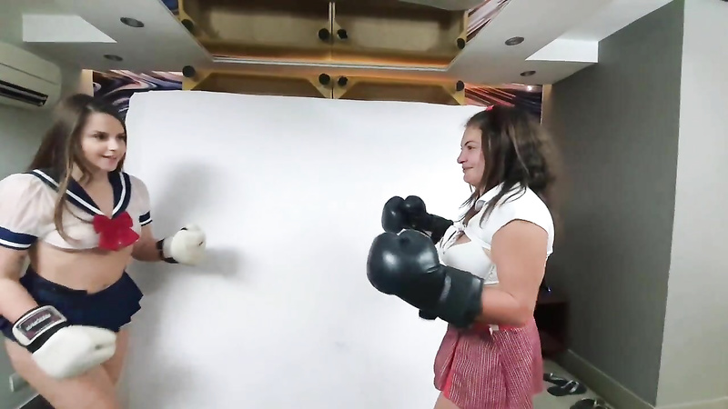 Schoolgirls Real Fight Boxe: Defeated and Sucking