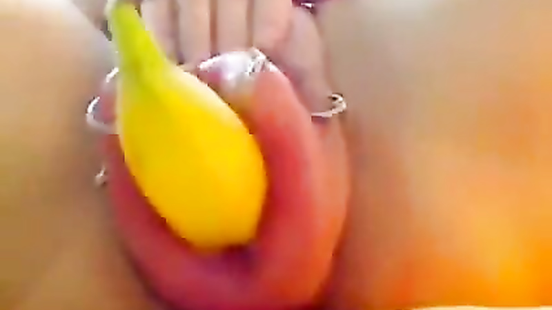 3 Bananas and a hand