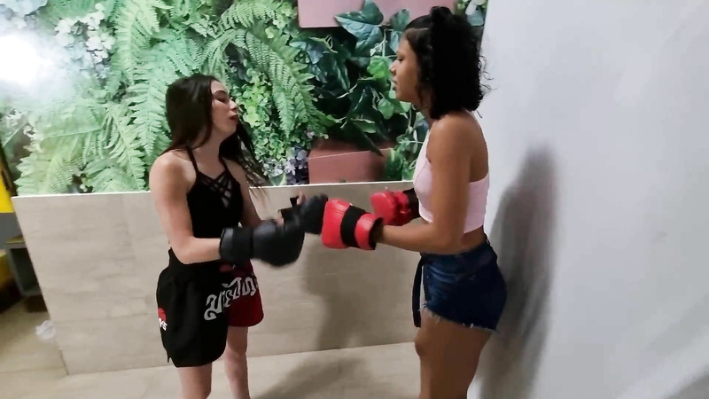 Real Fight Discussion Between Two Slave Girls