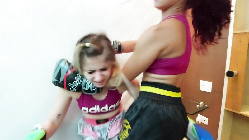 Real Fight Girls Stut Dominates Weak Girl