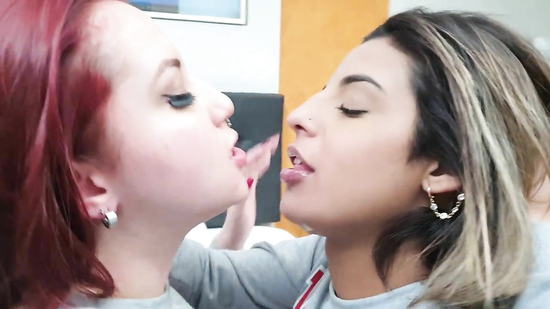 Hot Kisses University Girls : Ana Sanches & Cibele Castro