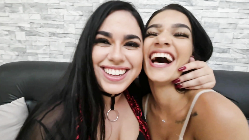 Sexy Smiling Girls Kisses