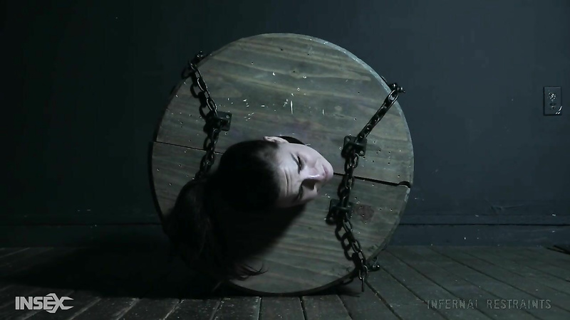 INFERNAL RESTRAINTS - Juliette March - Captive
