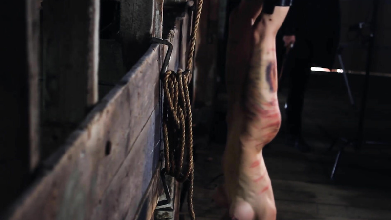 BRUTAL MASTER - Greyhound Hanging Meat