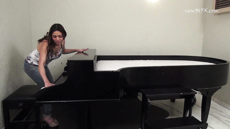 Karina Peliccer's Full Weight Facesitting On The Piano