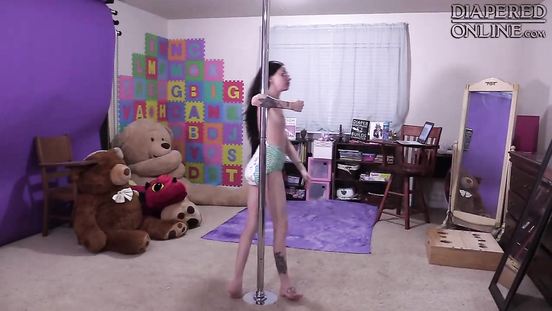 Samara: Topless Pole Dancing