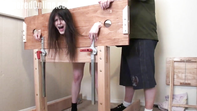 Donna: Pillory From Front