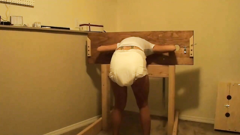 Amber: Unassisted Messing in Pillory