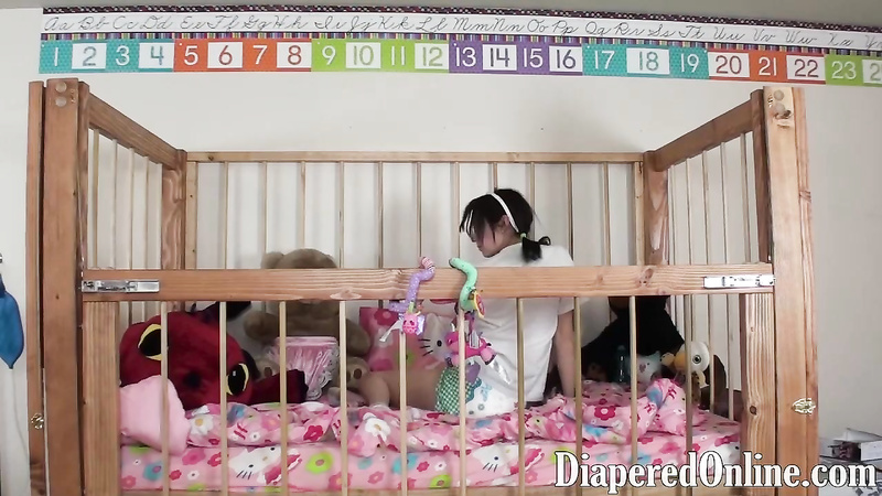 Mia: Ageplay in Crib