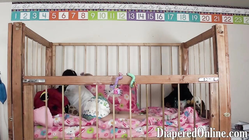 Mia: Ageplay in Crib