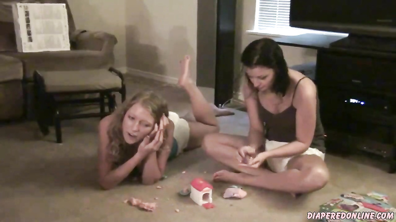 Amber & Nikki: Playing with Moon Dough