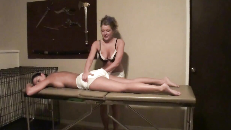 Amber: Massages Nikki Diapered
