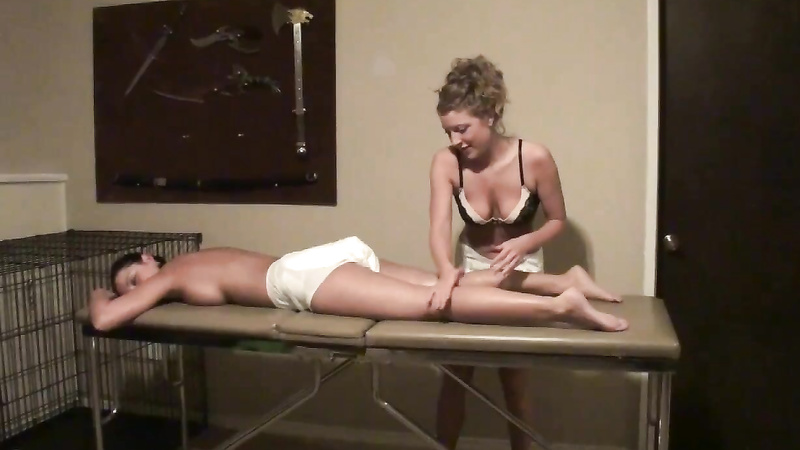 Amber: Massages Nikki Diapered