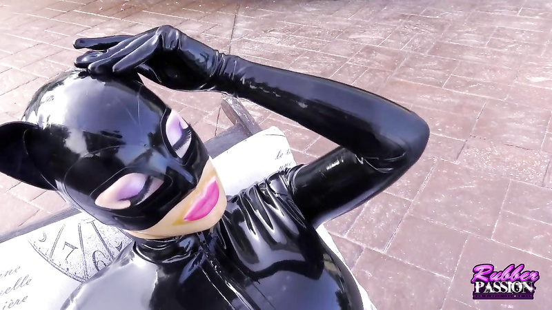Rubber-Passion Catwoman Meets Batman Pt1