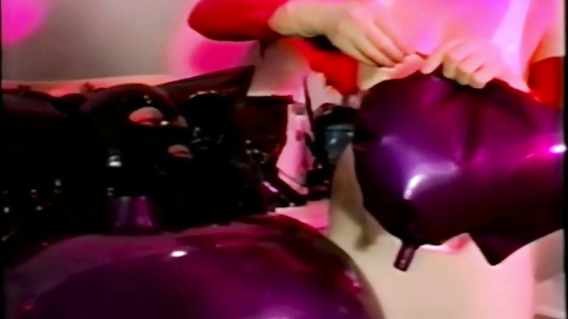 Gwen Media Amanda Wildefyre´S Rubber Slaves - Rubber Ponies 2