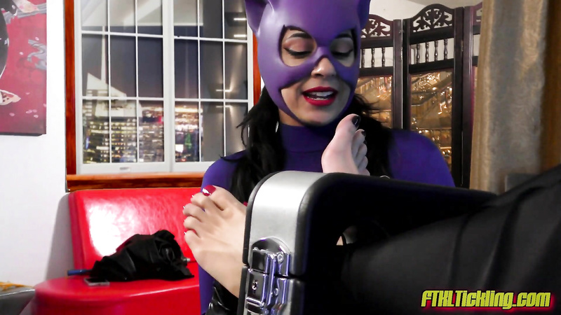 Harley's Hilarious Pedicure Parlour! Pt. 4: Kitty Has Claws!