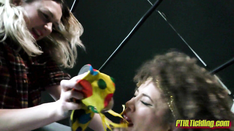 Tickle Wrestling Entertainment: Paula Bunion vs Punchy the Clown!