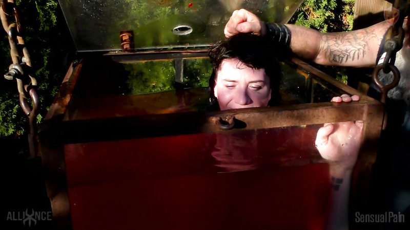 Water Vessel Breathplay In Red