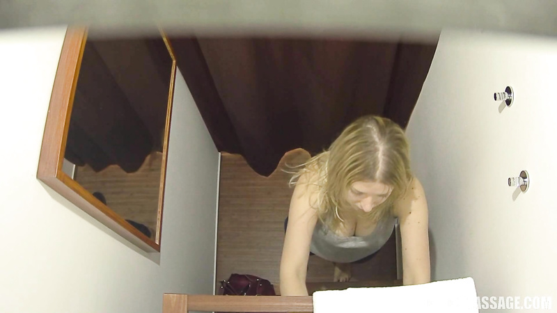 Blonde gets the massage of her dreams 3