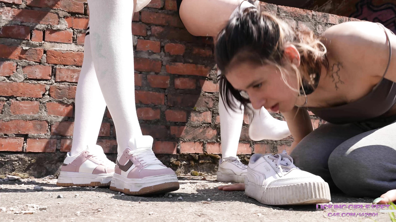 Alisa And Nicole Taste Our Feet After Playing Football