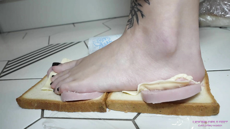 Nicole The Old Whore Has A Wonderful Dinner Tonight Footworship