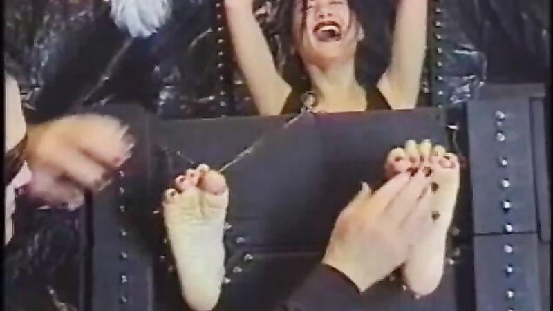 Lily‘s Feet Tickled