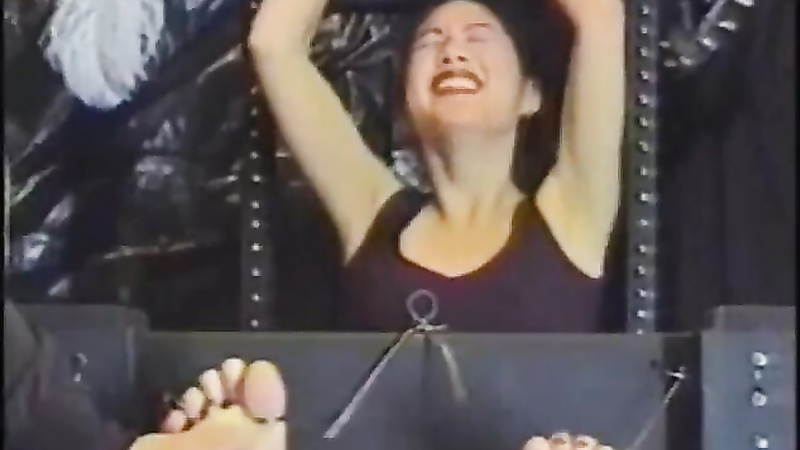 Lily‘s Feet Tickled