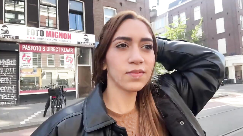 Public cum walk