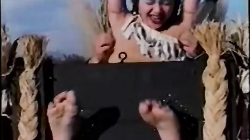 Lily's Feet Tickled in the Midwest