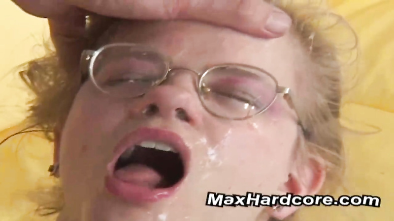 Max deepthroat and piss