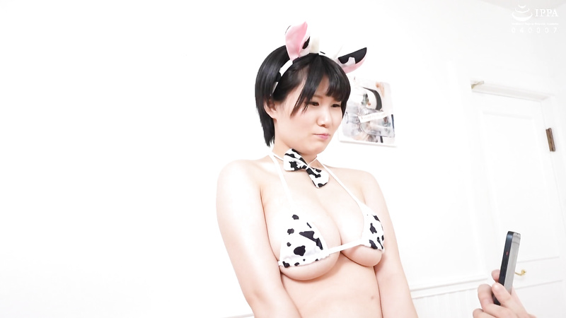 Milk fetish erotic cosplay that maximizes the charm of J cup beautiful breasts