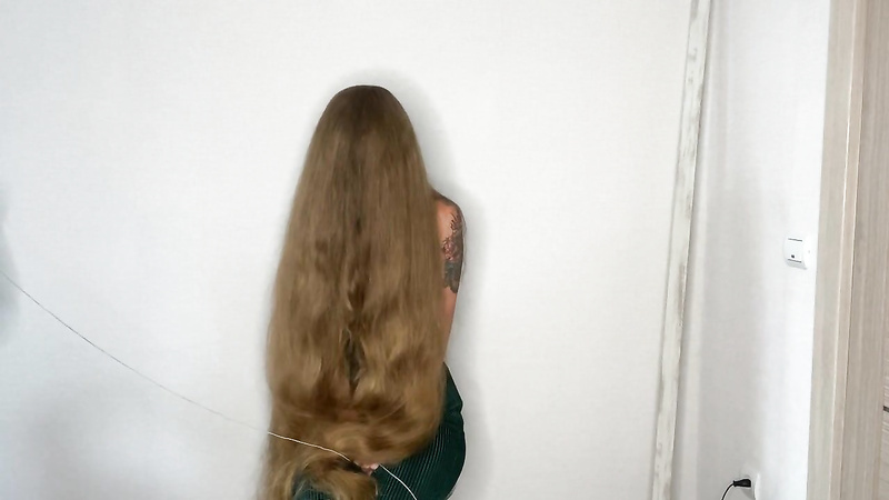 When you have hyper super long hair, electric shocks are more exciting for viewer.